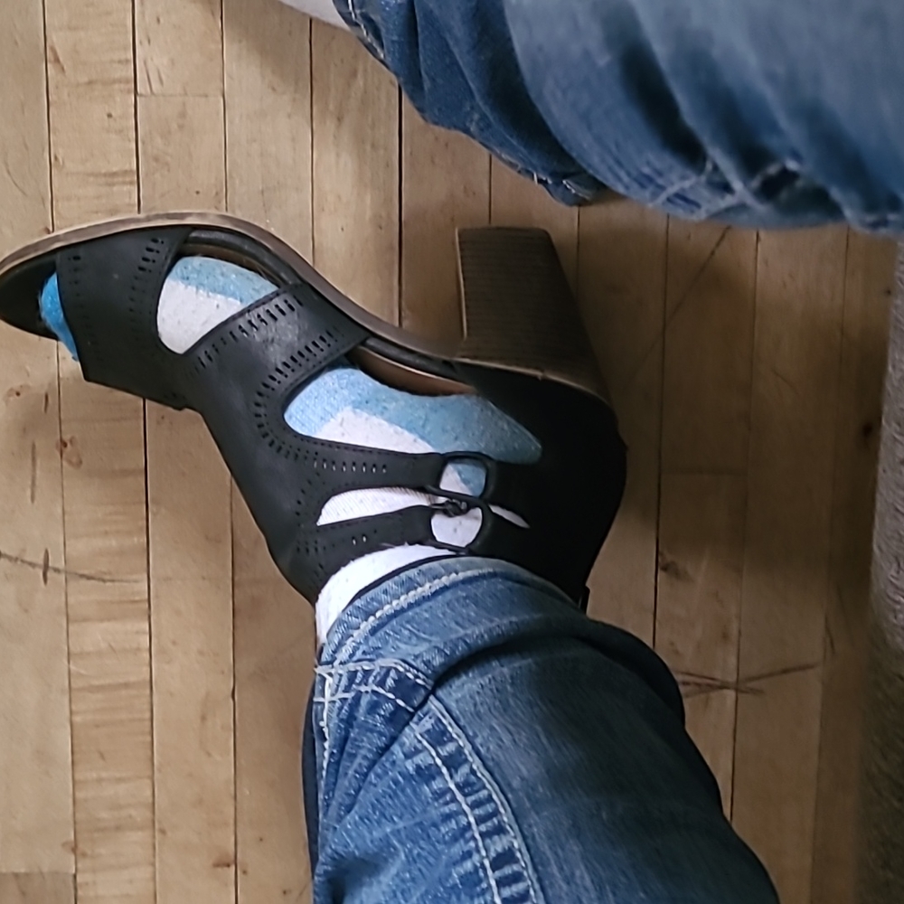 Heels - Picture 4 of 4